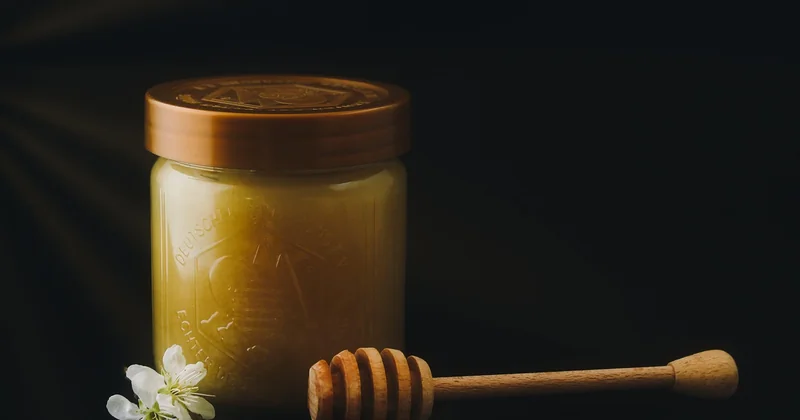 Le bicarbonate et le miel : les solutions de secours