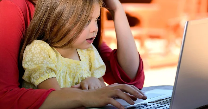 Vivre chez ses parents : l'impact que personne ne mesure