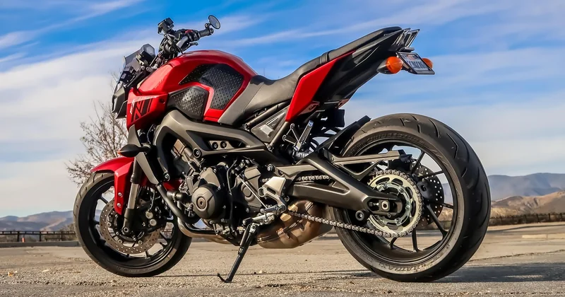 Quelles motos de série homologuées route tiennent le haut du classement ?