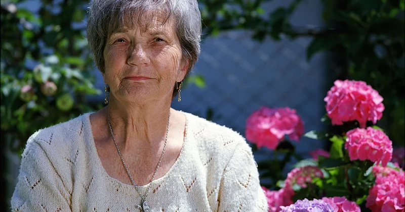 Pourquoi le vieillissement aggrave le narcissisme maternel